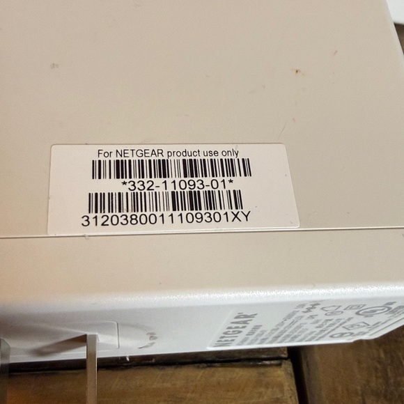 Orbi Router RBR850 and 2 Satellites RBS850 - Picture 8 of 9